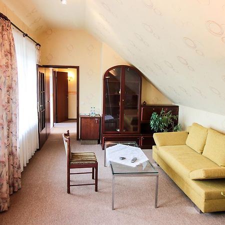 Hotel-Restaurant Lowen Süßen Dış mekan fotoğraf
