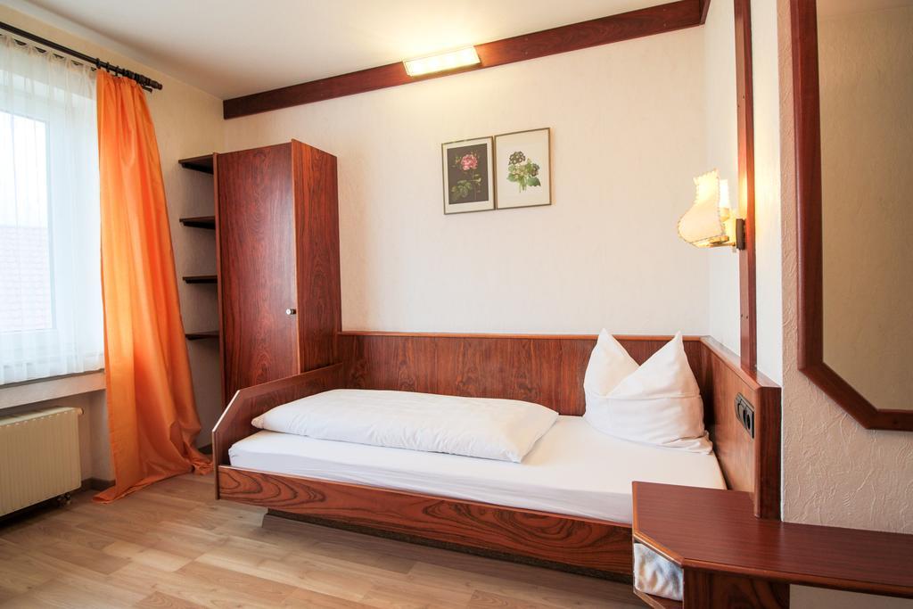 Hotel-Restaurant Lowen Süßen Oda fotoğraf