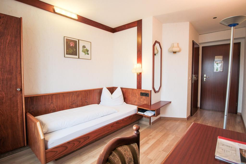 Hotel-Restaurant Lowen Süßen Oda fotoğraf