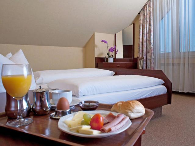 Hotel-Restaurant Lowen Süßen Dış mekan fotoğraf